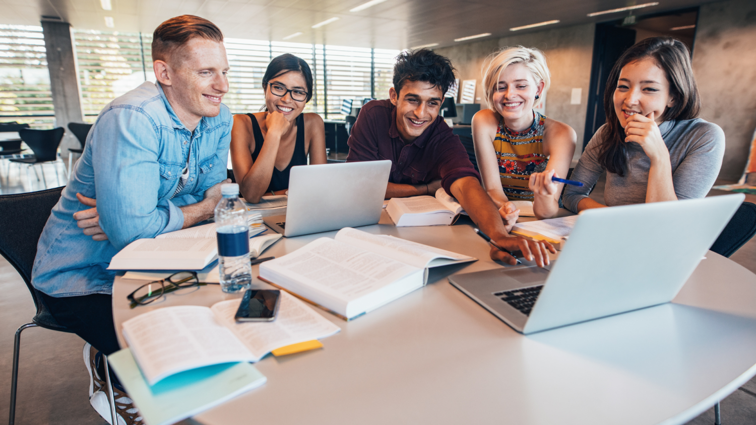 BSB30120 Certificate III in Business (self-paced) students studying with each other